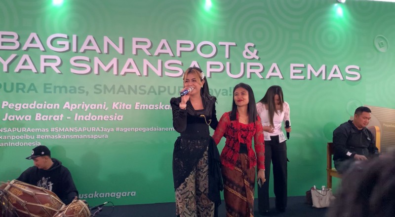 Kemeriahan Pembagian Rapot SMAN 1 Pusakangara Dimeriahkan Kejutan Spesial dari Pegadaian Apriyani